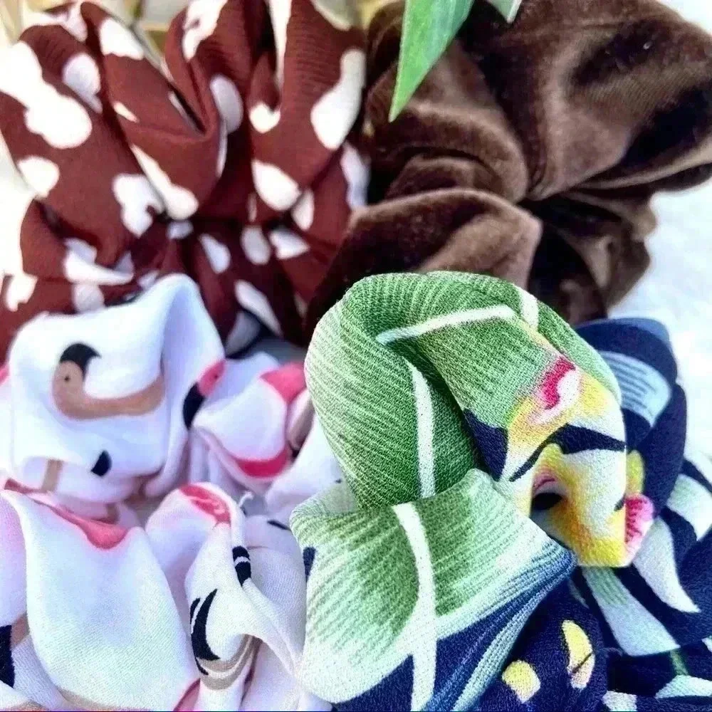 Tropical‎ Getaway (4) Themed M/L Scrunchies